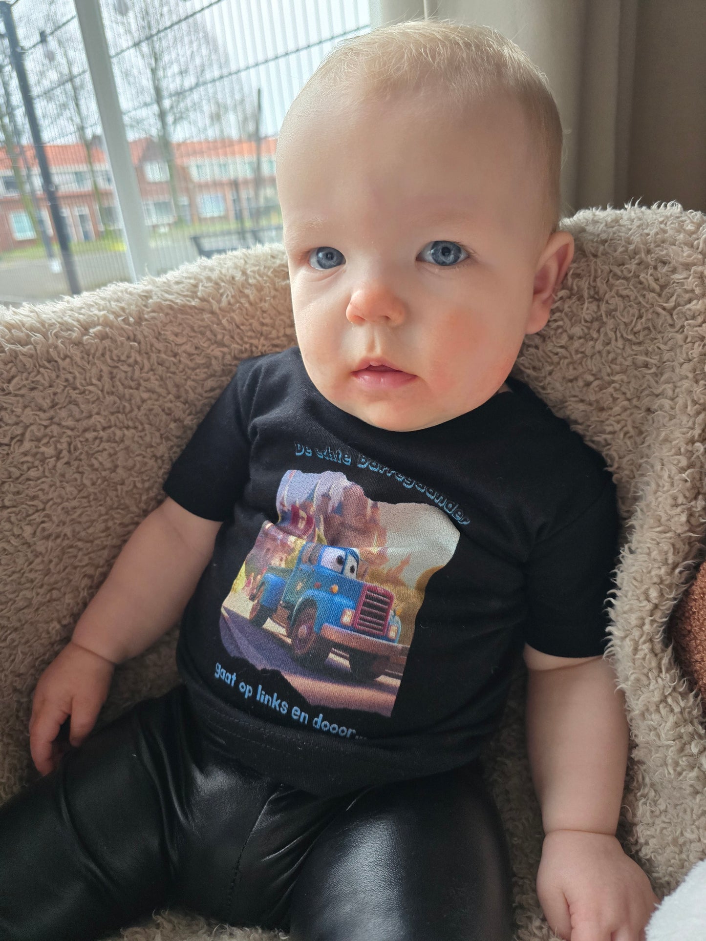 De Baby Barregaander T-shirt met blauwe truck